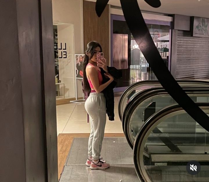 Teen floozy loves to action her buttlock. Lass with fat ace, tight cunt and fracturable tits. (no nude) 18