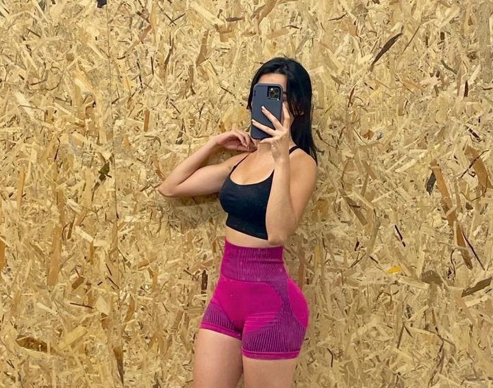 Teen floozy loves to action her buttlock. Lass with fat ace, tight cunt and fracturable tits. (no nude) 19