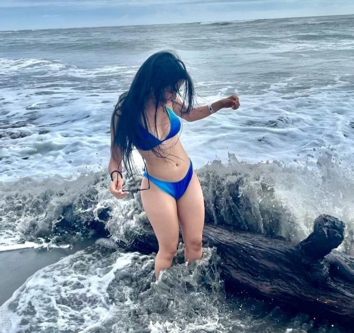 Teen floozy loves to action her buttlock. Lass with fat ace, tight cunt and fracturable tits. (no nude) 33