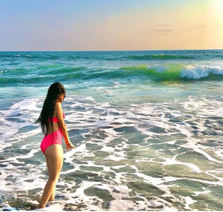 Teen floozy loves to action her buttlock. Lass with fat ace, tight cunt and fracturable tits. (no nude) 45