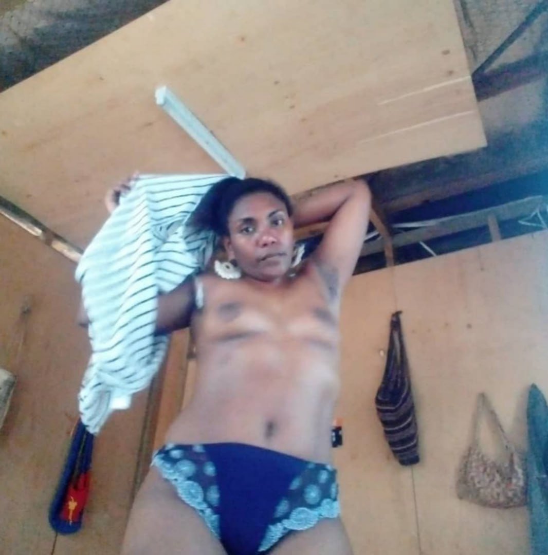 Png Milf spread kan 14