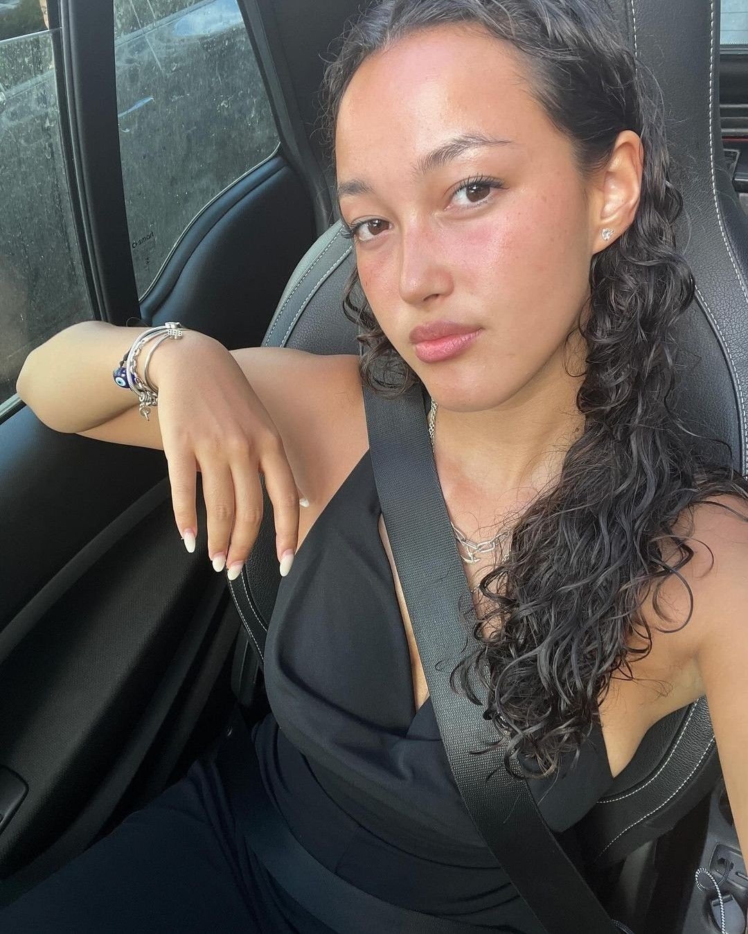 Cucks crush Mira Rachmana de abu dhabi revelado 3
