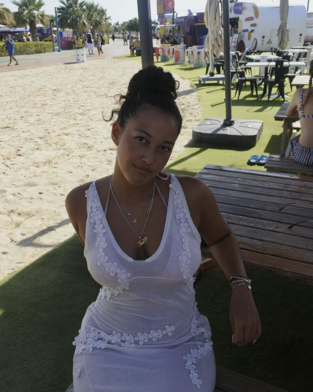 Cucks crush Mira Rachmana de abu dhabi revelado 8
