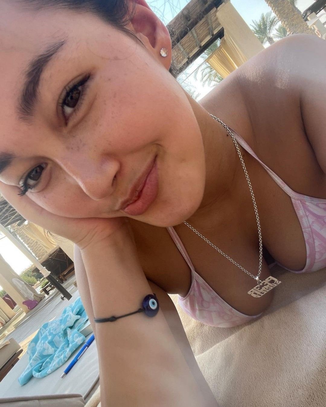 Cucks crush Mira Rachmana de abu dhabi revelado 9