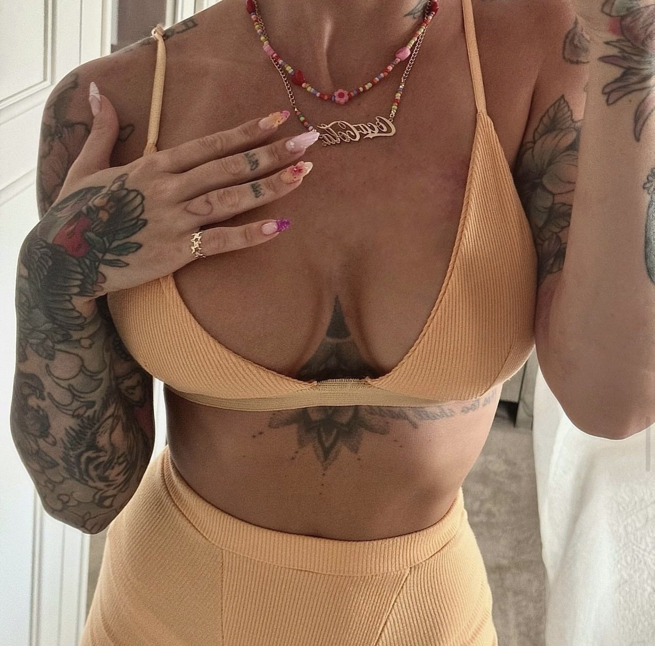 Tattooed Milf In Bikini Showing Off Her Perfect Curves 1