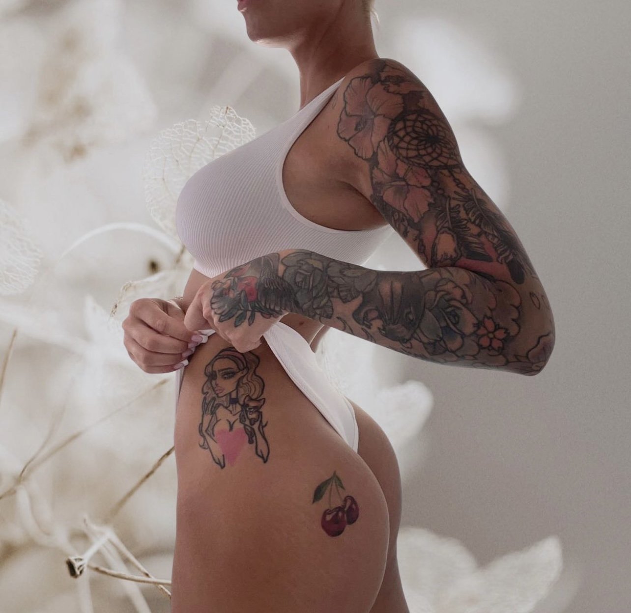 Tattooed Milf In Bikini Showing Off Her Perfect Curves 2