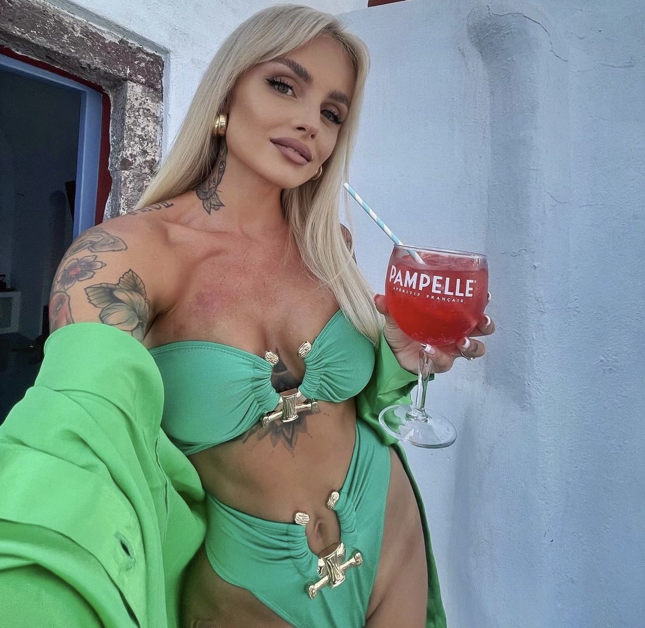 Tattooed Milf In Bikini Showing Off Her Perfect Curves 9