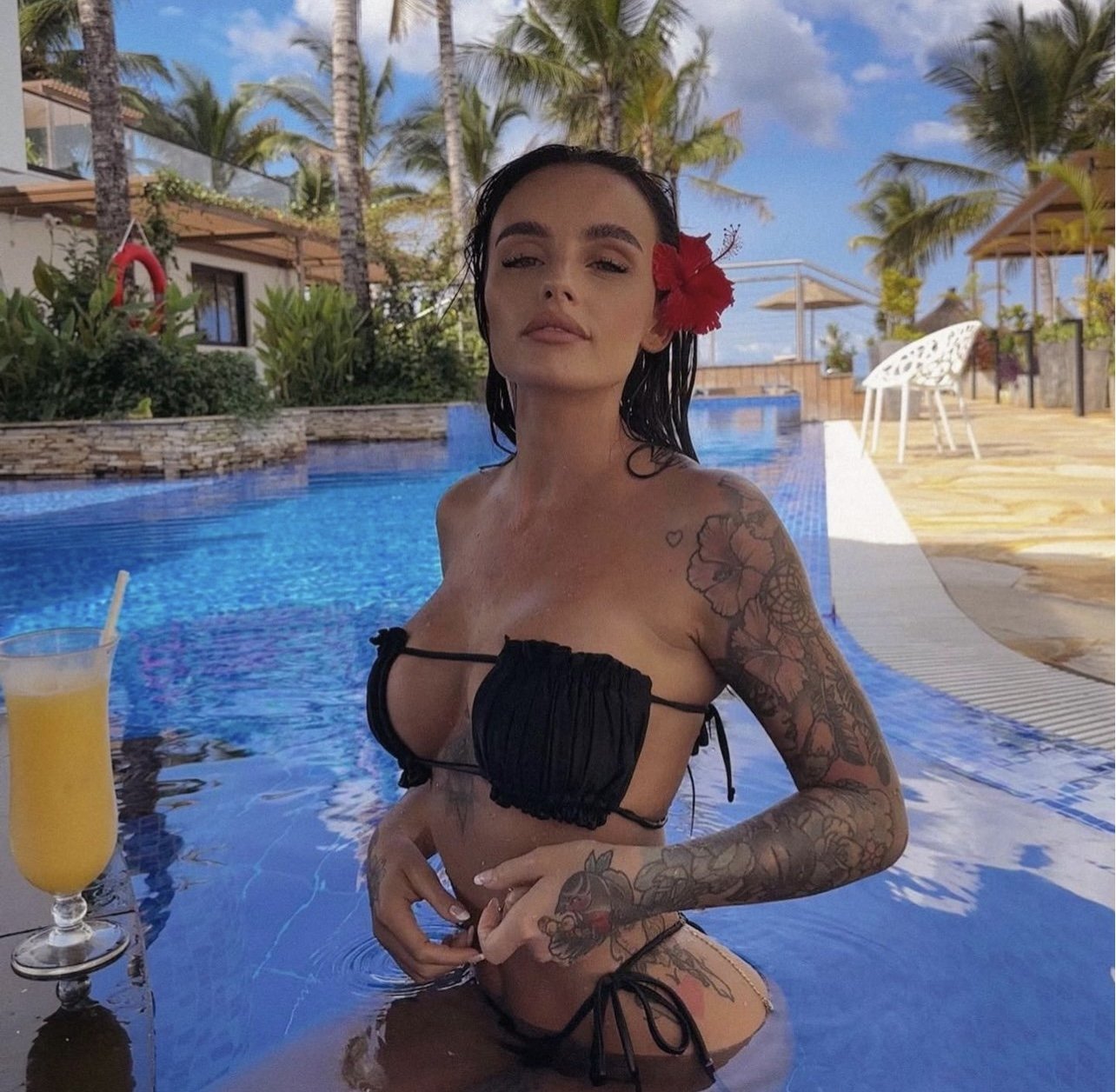 Tattooed Milf In Bikini Showing Off Her Perfect Curves 31