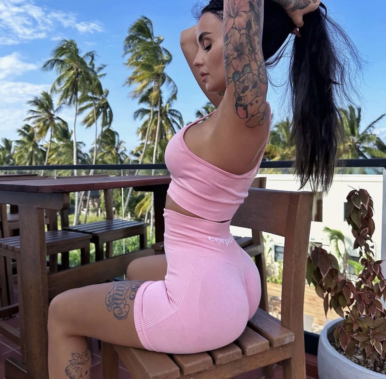 Tattooed Milf In Bikini Showing Off Her Perfect Curves 33