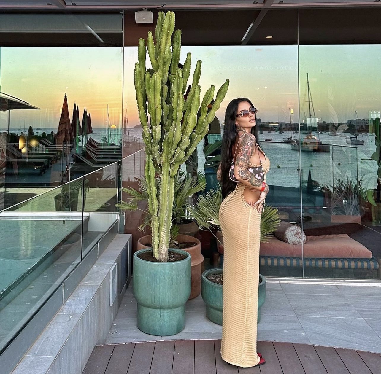 Tattooed Milf In Bikini Showing Off Her Perfect Curves 40