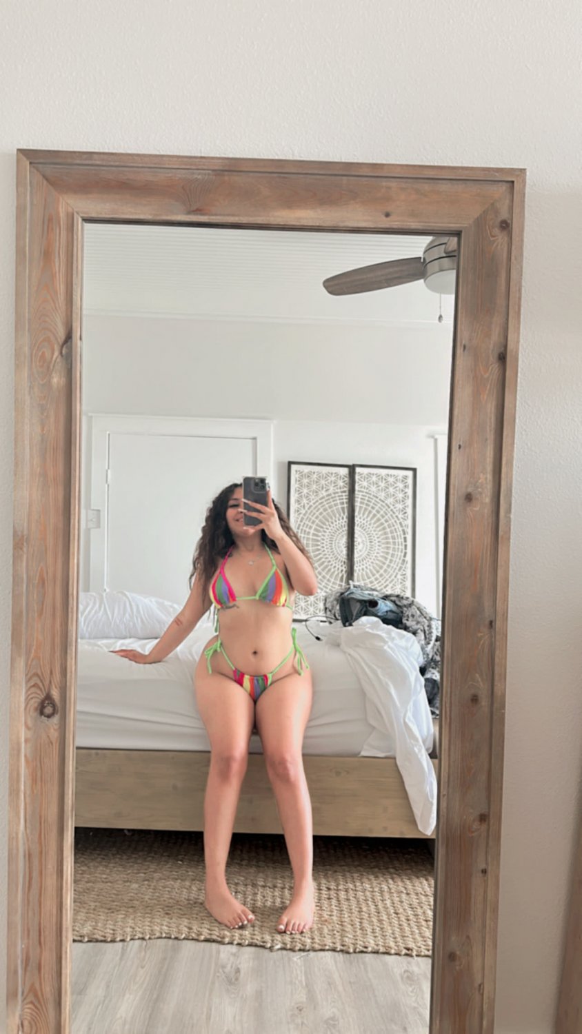 Latina mit großem Hintern 3