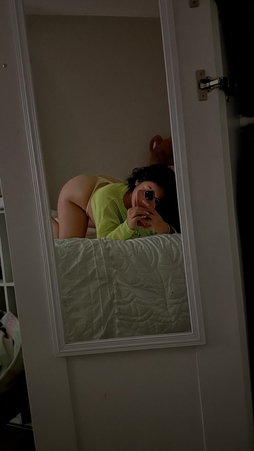 Latina mit großem Hintern 6