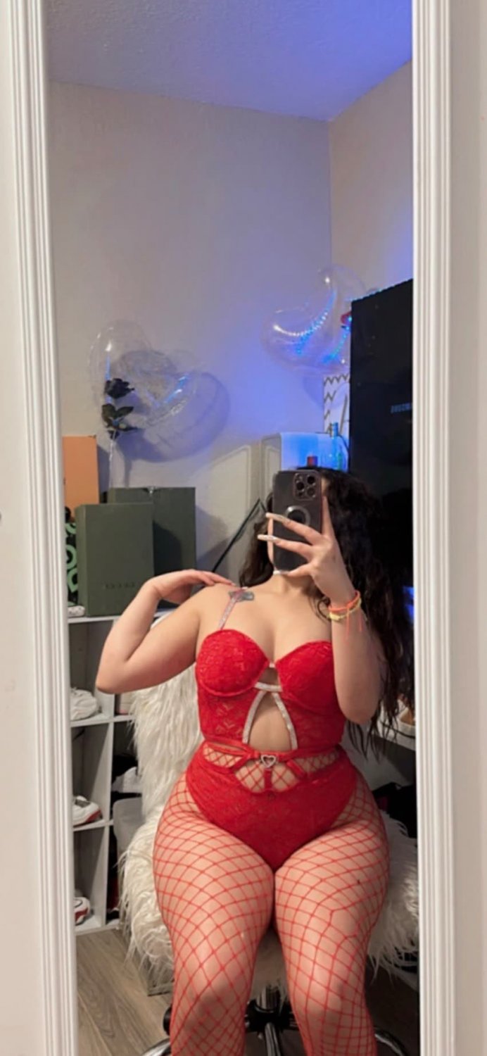 Latina mit großem Hintern 16