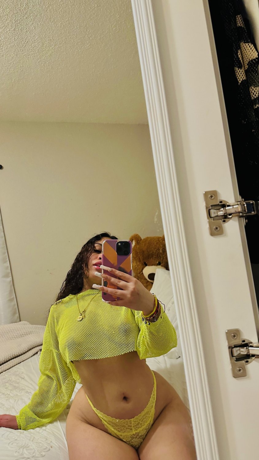 Latina mit großem Hintern 21