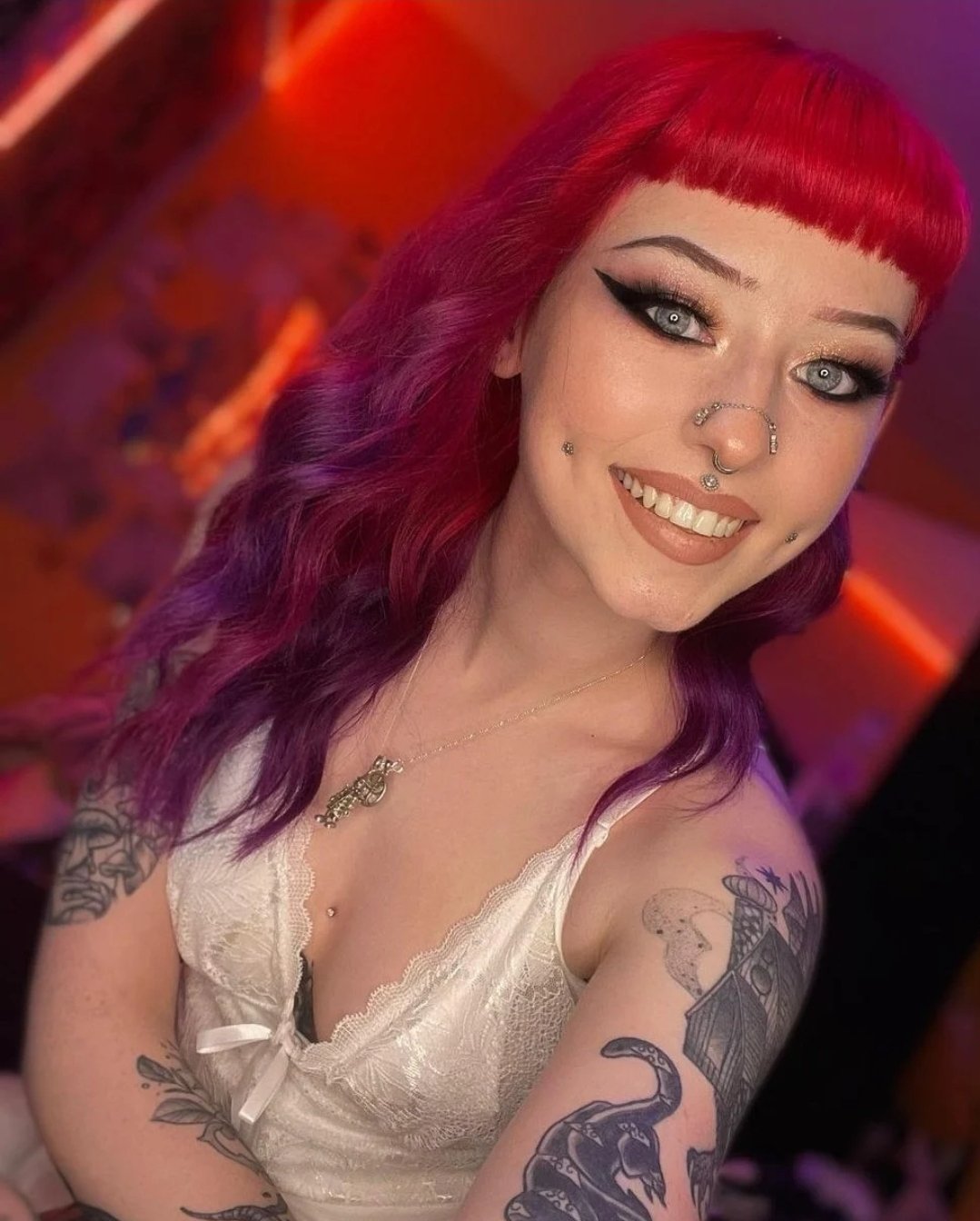 Goth Floozy Chloe Jerking And Showing Off Her Tattoos 15