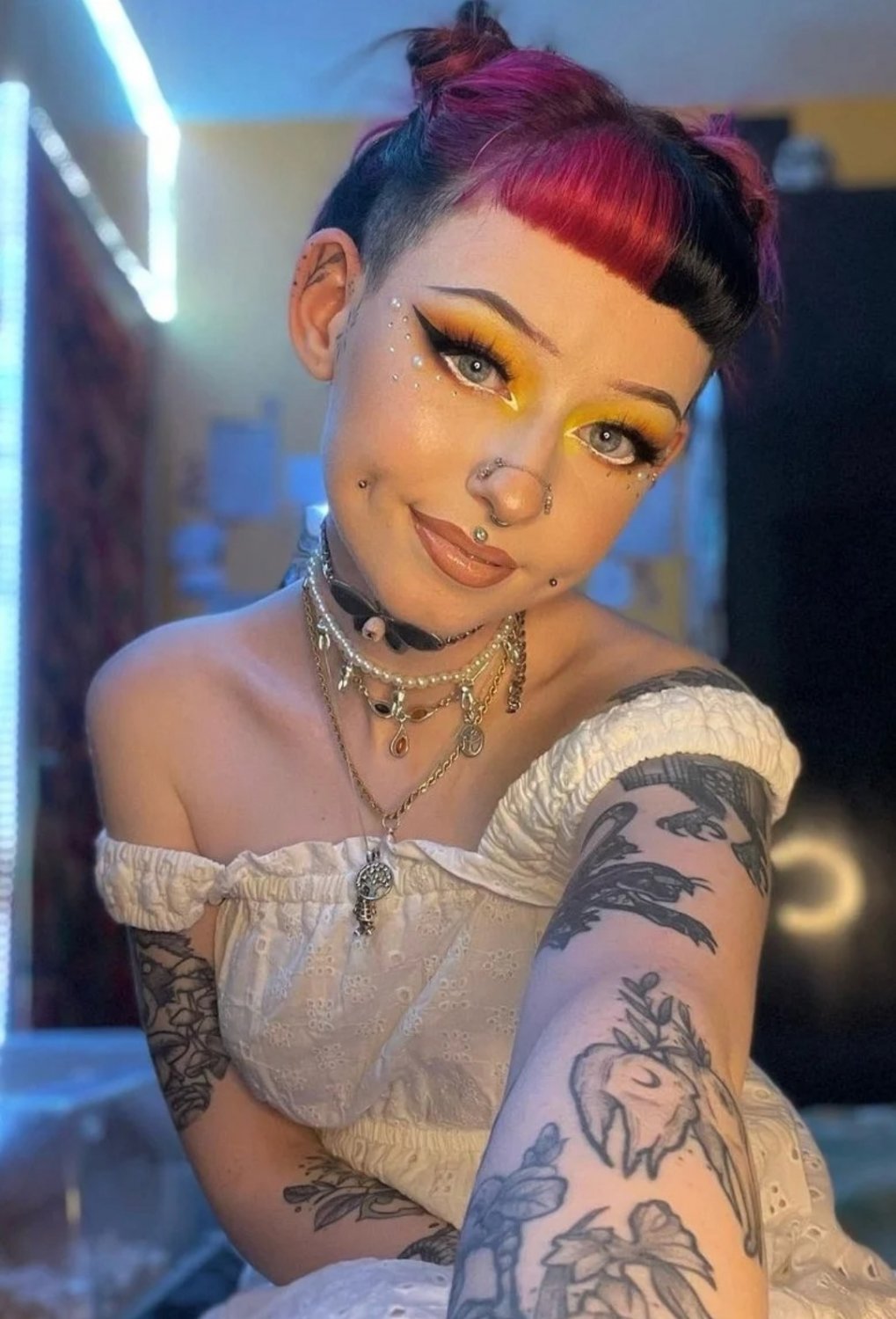 Goth Floozy Chloe Jerking And Showing Off Her Tattoos 19