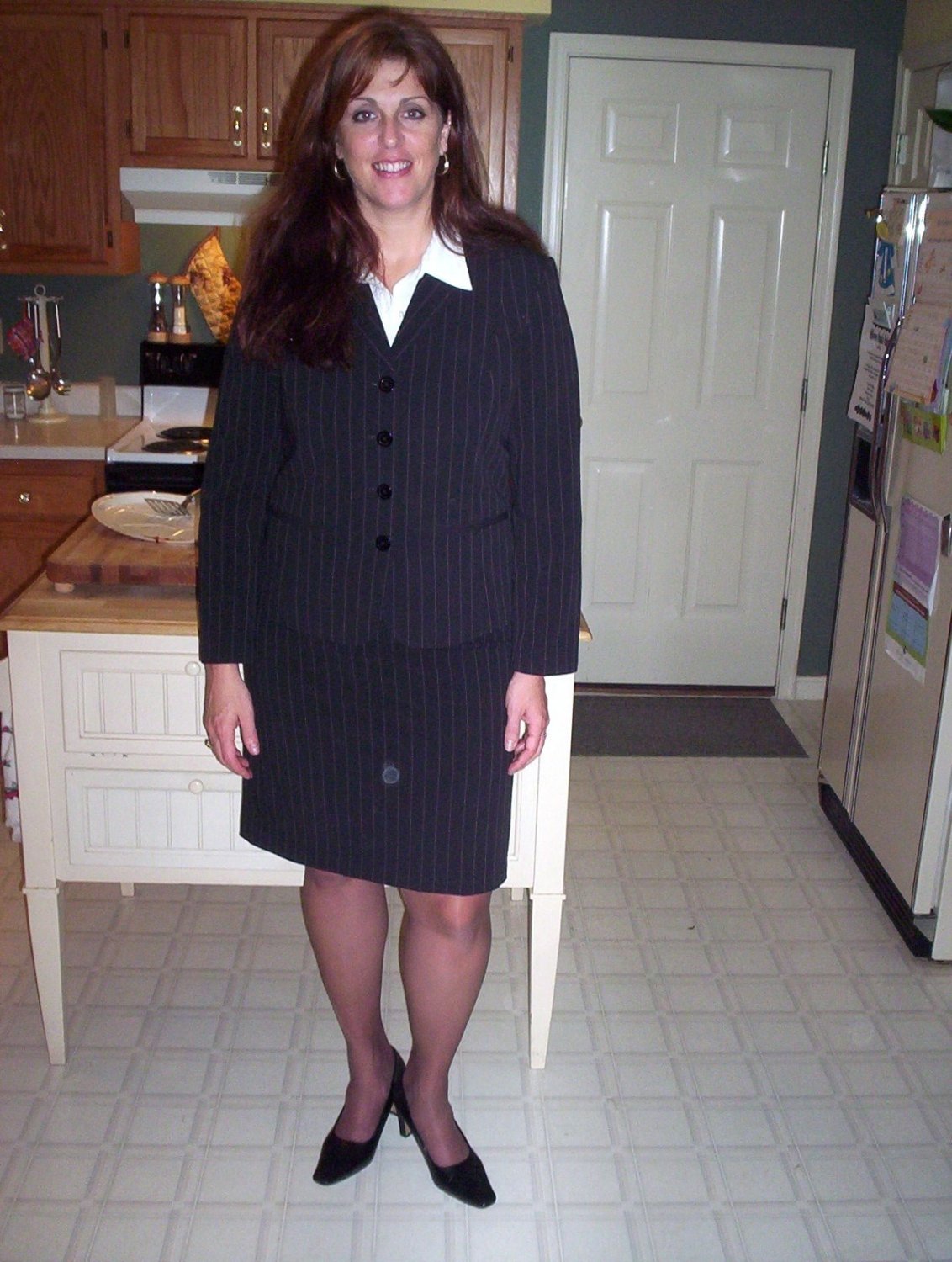 Buxom Mature z wielkimi cyckami rozkłada się na swojej pryczy 23