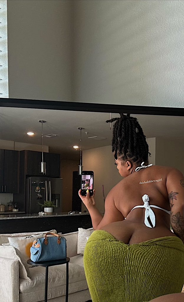 Thick Ebony Babe Snaps Selfie — Ass So Good It's Illegal ???????? 6