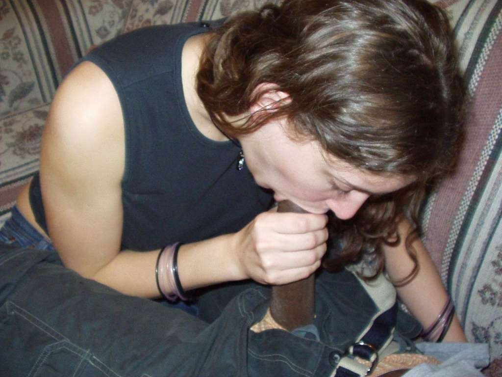 Pluszowa studentka uwielbia ogromnego penisa swojego czarnego chłopaka 12