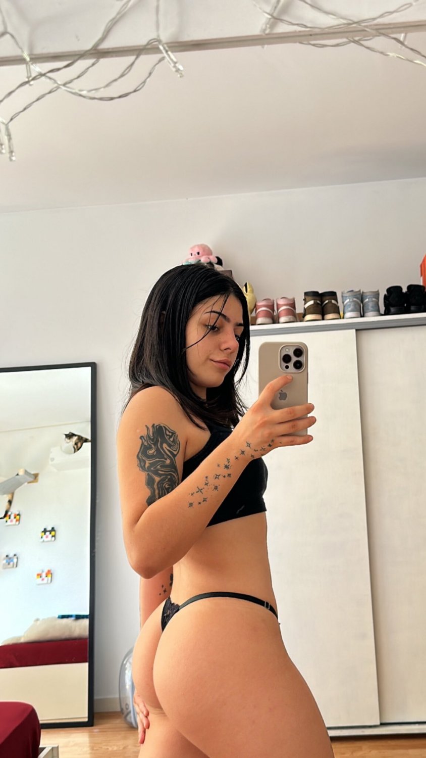 Lingerie Brunette Milica Twerking Her Fat Ass For Your Cock ???????? 23