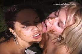 Putinha lesbian hotties piss in wild fuck 5