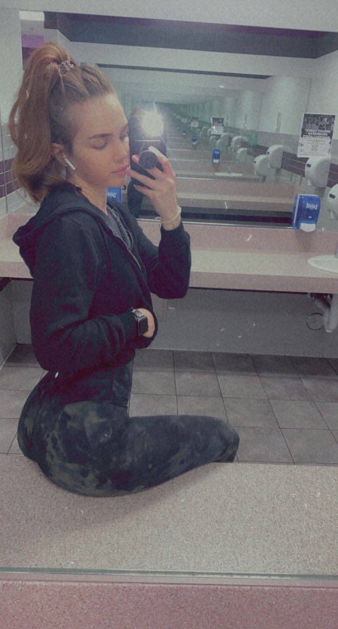 SoCal Slut Teases In Selfies Begging To Get Exposed 6