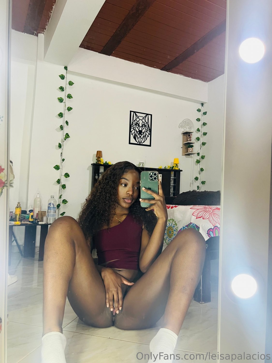 Delicious Ebony Goddess Flaunts Her Curves in Selfies 9