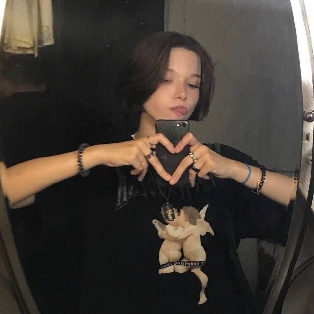 Goth gf Elizabeth che mostra asso e tette 2