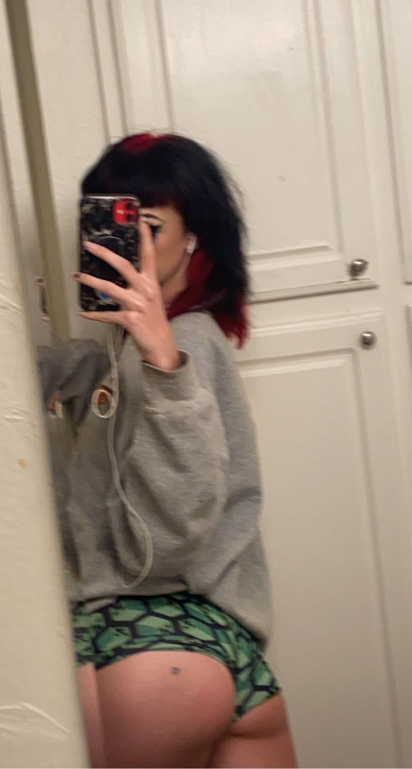 Evan Reed, Mini-Goth, ehemaliger OF-Inhaltsersteller (Tulsa, OK) 32