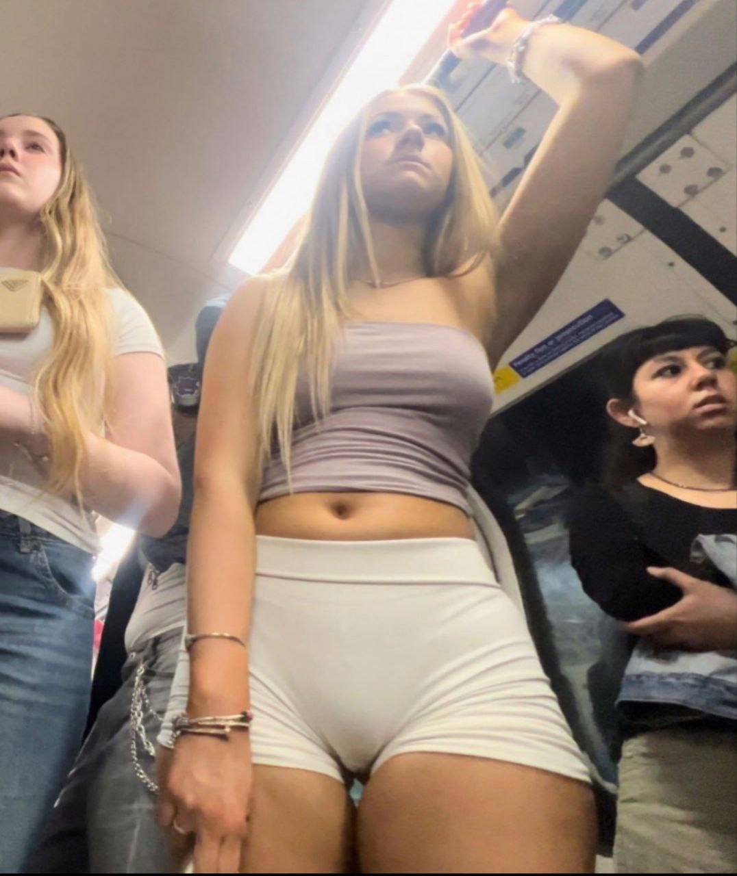 Luscious Babe Showing Off Her Fat Juicy Booty 3