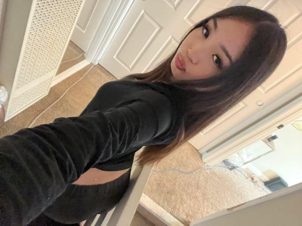 Le cul d'une adolescente japonaise sexy est si savoureux et si bien doigté... 1