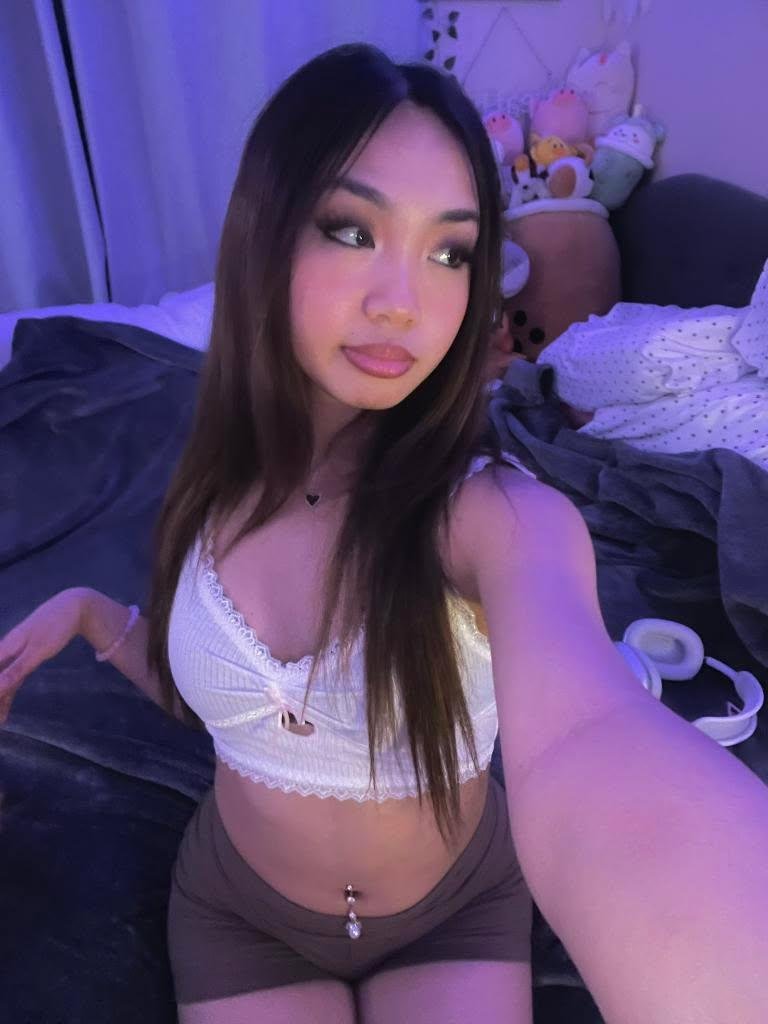 Le cul d'une adolescente japonaise sexy est si savoureux et si bien doigté... 4