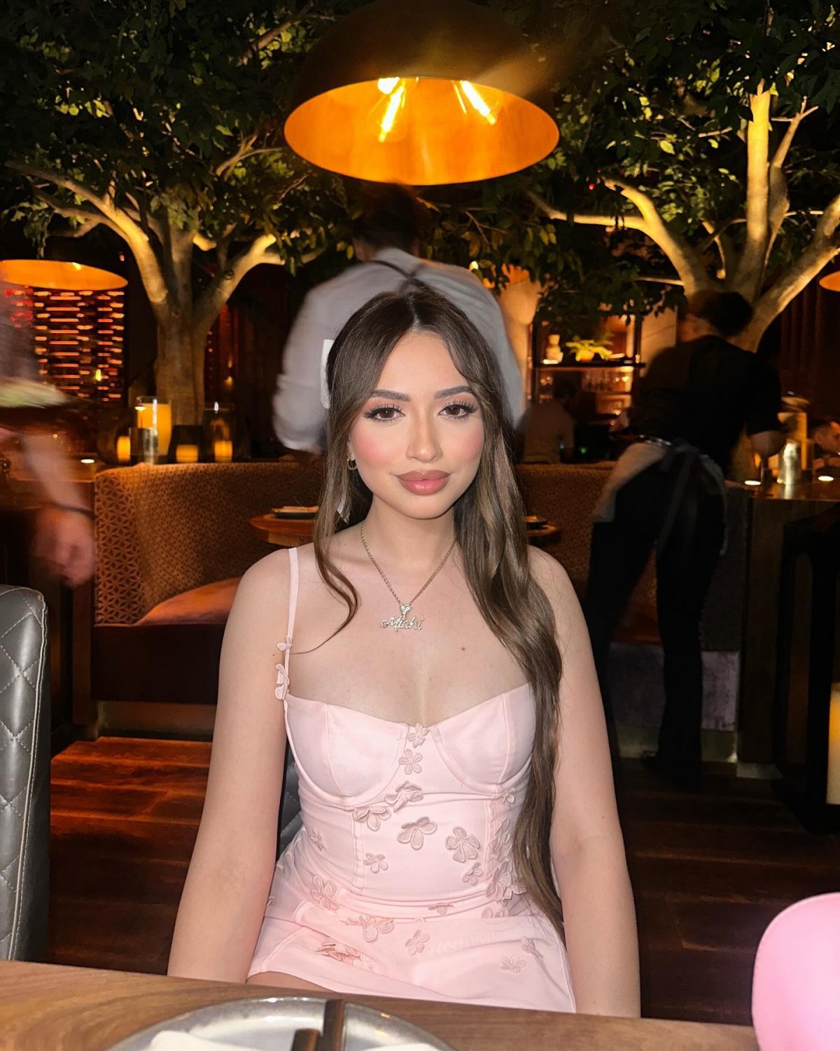 Michelle, uma adolescente latina pequenina e doce 8