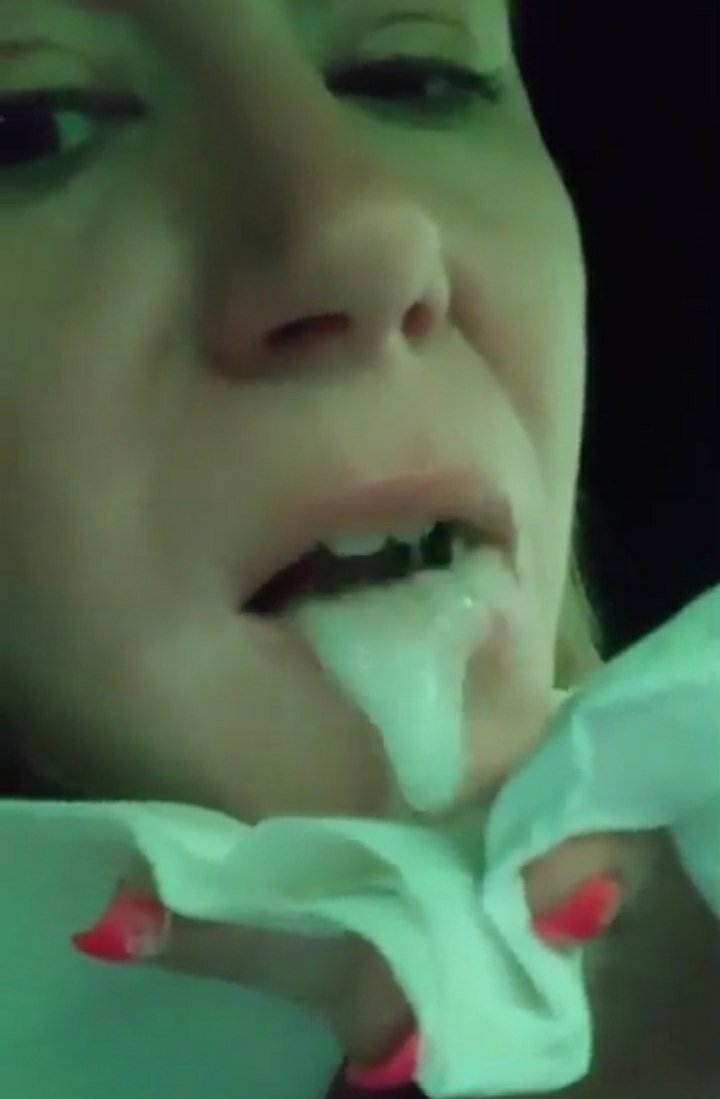 Sperma-Aktion im Gloryhole 1