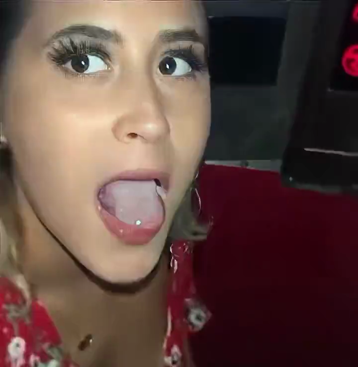 Giovane prostituta principiante moglie reale pompini gloryhole 1