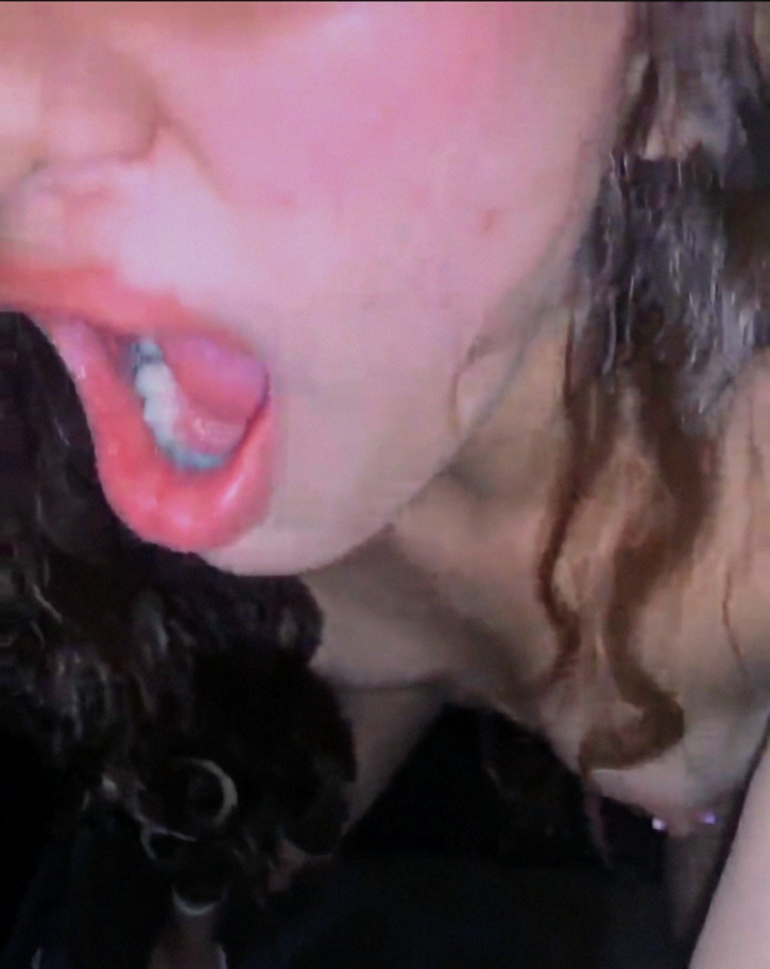 Zucchero cattivo dando il suo asso e succhiare a gloryhole 2