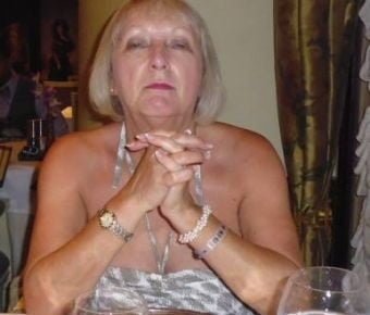 Big weiblichen Genitalien bi 69 Jahre alte Frau, Mutter und Großmutter Ann offenbart. 8