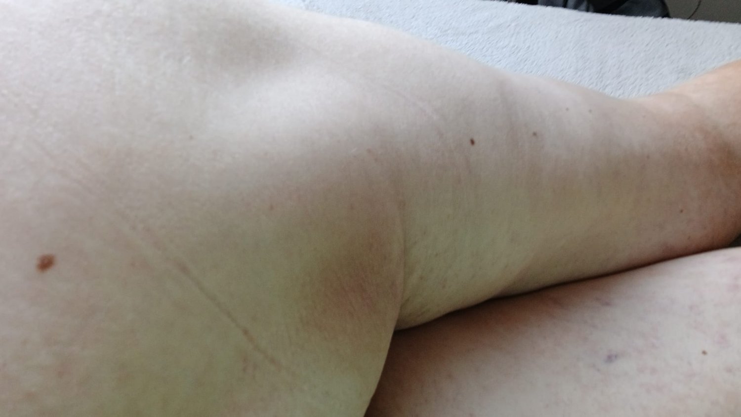 Deutsche Hure Oma Creepshots Titten Sperma Vagina lange Lippen große Vulva 14
