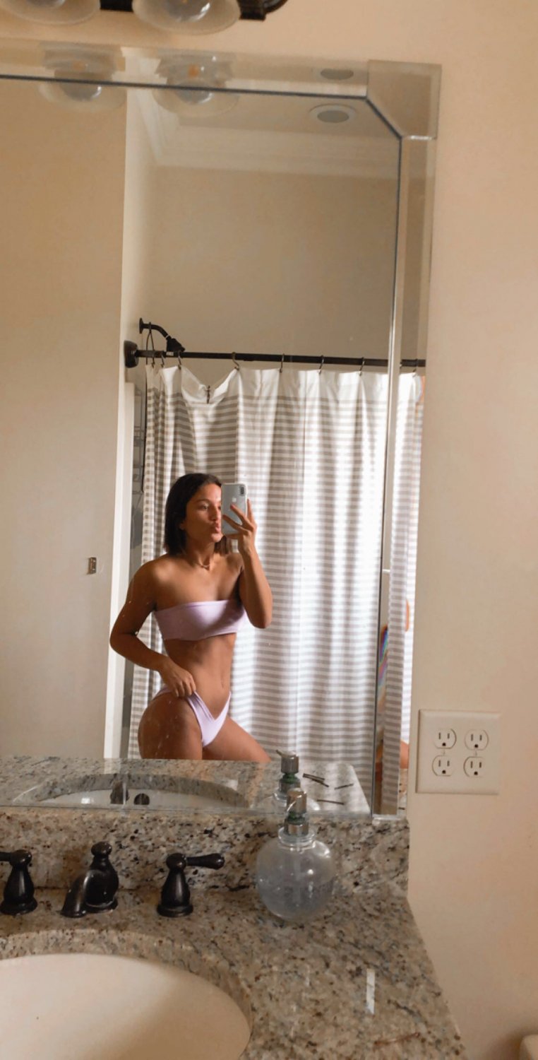 Alyssa war eine tolle Cheerleaderin von der U of Mississippi! pt 1 von zwei 48