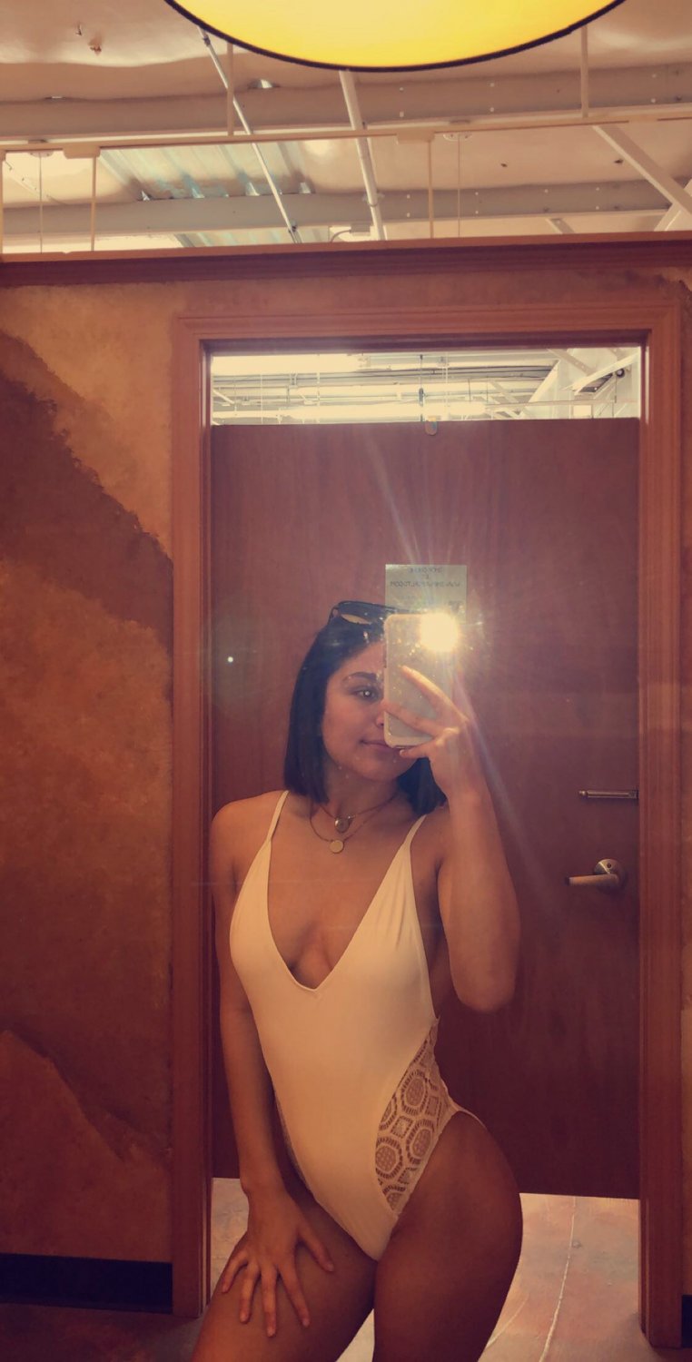 Alyssa war eine tolle Cheerleaderin von der U of Mississippi! pt 1 von zwei 51