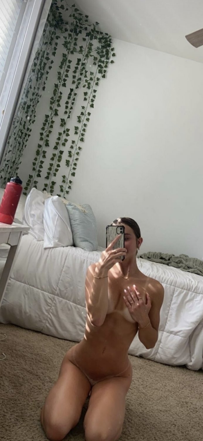 フィットチアリーダーホッティーエクスポーズドインカレッジティックトックファック 16