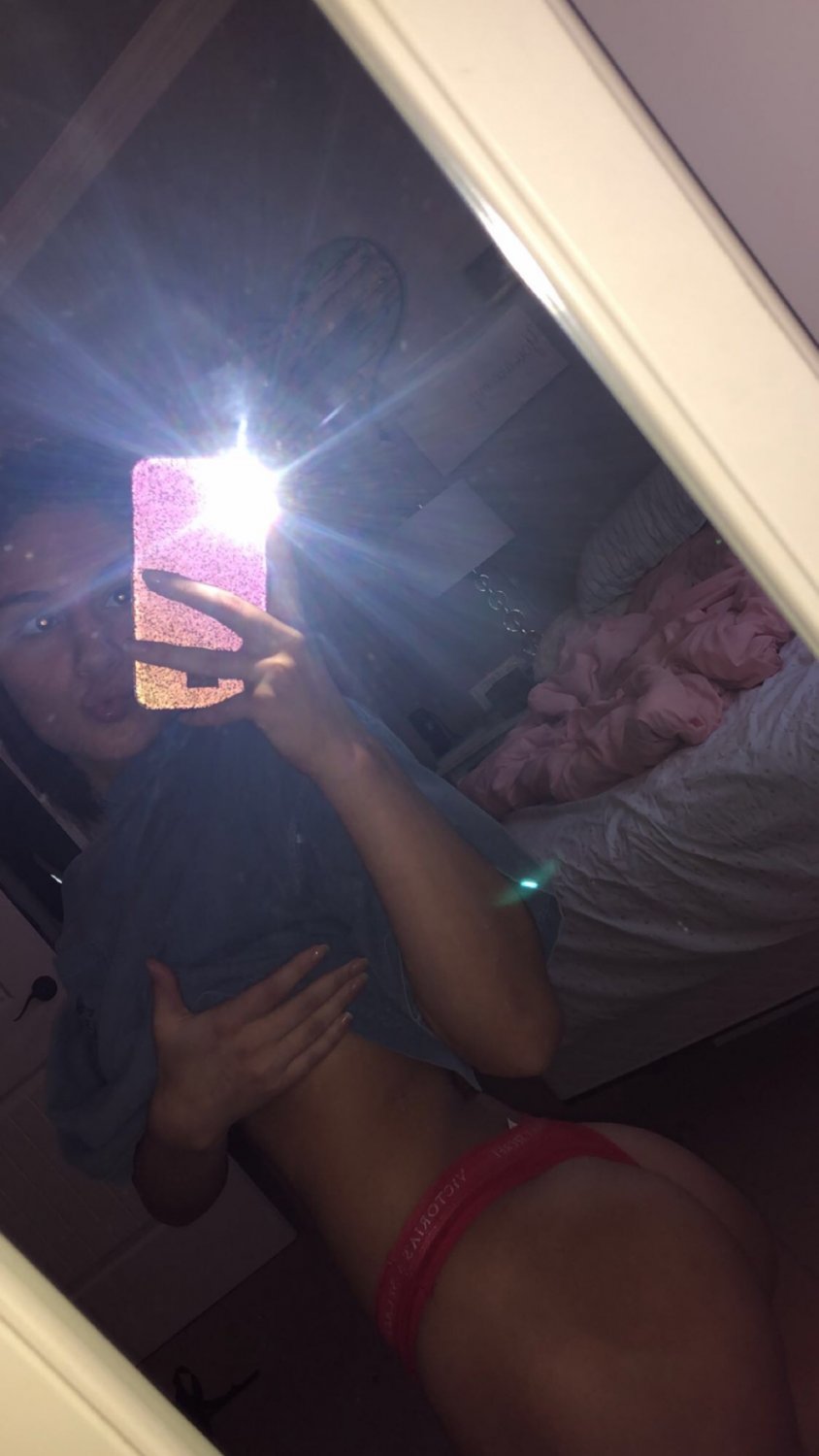 College cheerleader hottie hooks up in amateur selfie 29