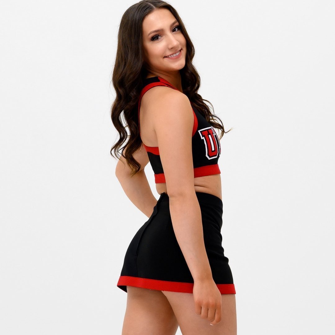 Mia, la animadora 16