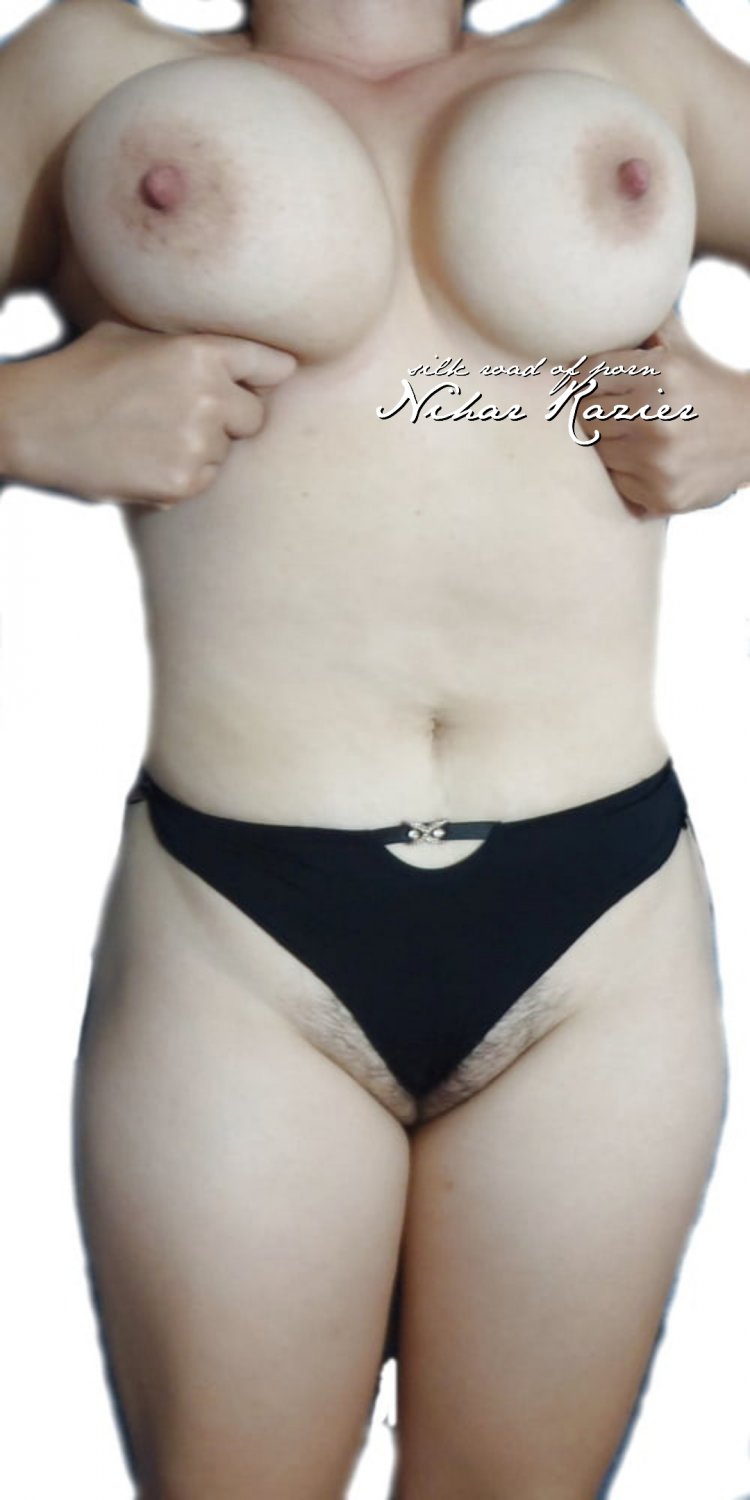 큰 가슴을 가진 MILF 아내 9