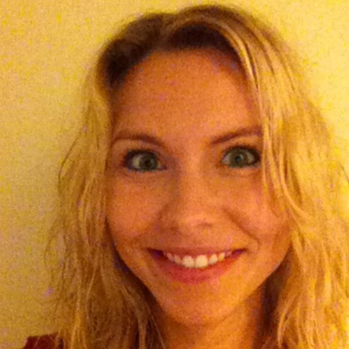 Esposa una vez dio permiso para que capturasen sus coquetas tetitas y su tatuada puerta trasera en fiesta casera 3