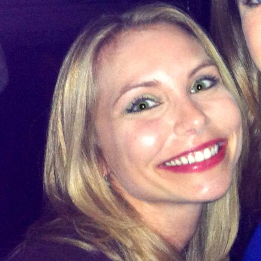 Esposa una vez dio permiso para que capturasen sus coquetas tetitas y su tatuada puerta trasera en fiesta casera 6