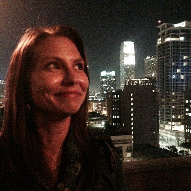 Esposa una vez dio permiso para que capturasen sus coquetas tetitas y su tatuada puerta trasera en fiesta casera 7