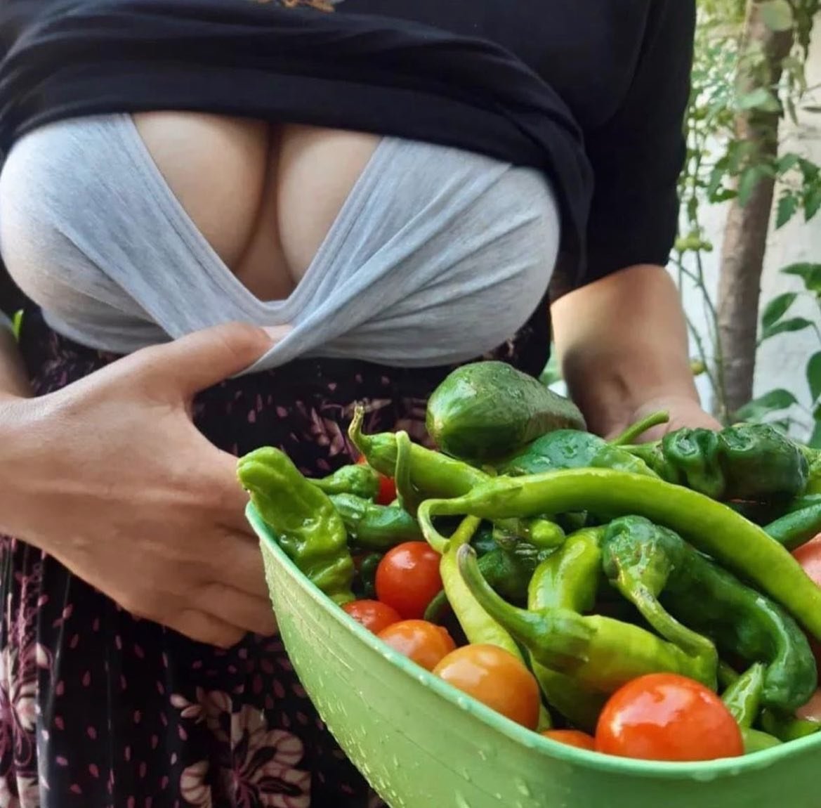 Plush Turkish hijab villager hottie gives footjob 1