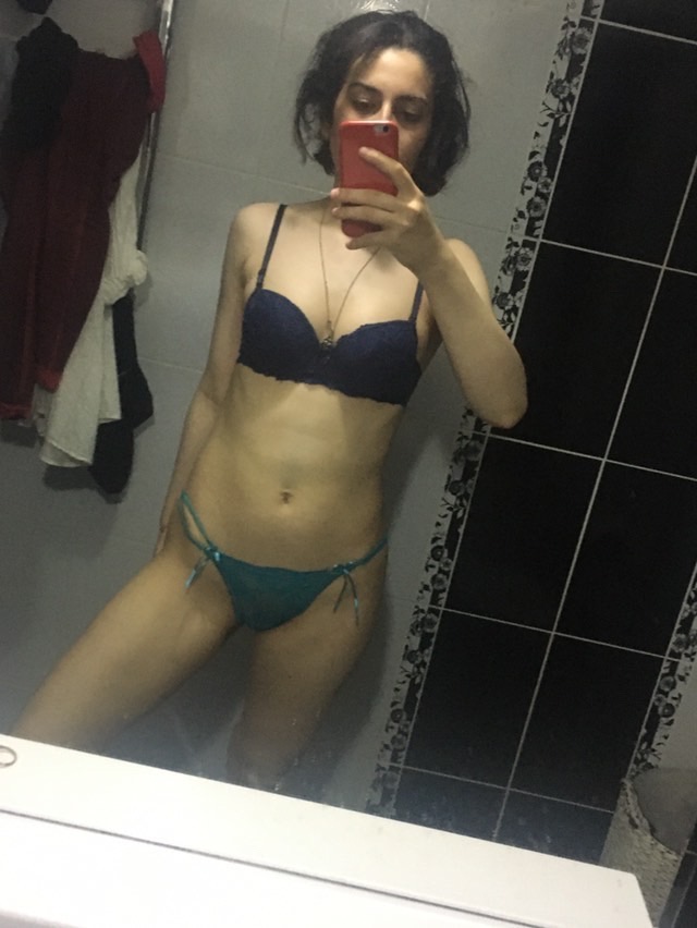 Savory Turkish Hijab Hottie Bll.Polat Shows Off on Insta Selfies 1