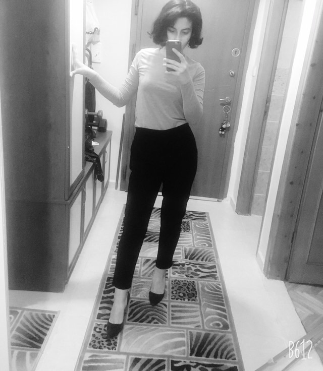 Savory Turkish Hijab Hottie Bll.Polat Shows Off on Insta Selfies 8